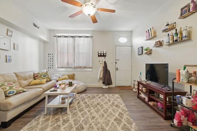 Foto del edificio - 4 bed, 1.5 bath Southside Flats Apartment!