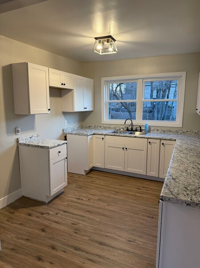 Foto del edificio - 1429 Candia Rd