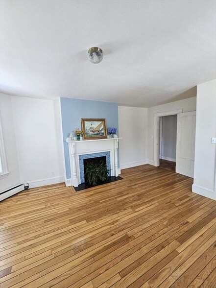 Building Photo - 455 Main St