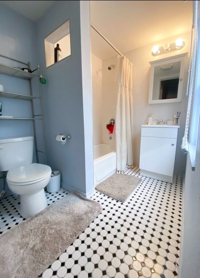 Building Photo - Italian Estates Property Management