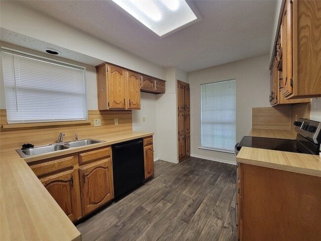 Foto del edificio - 1640 Stroud Ln