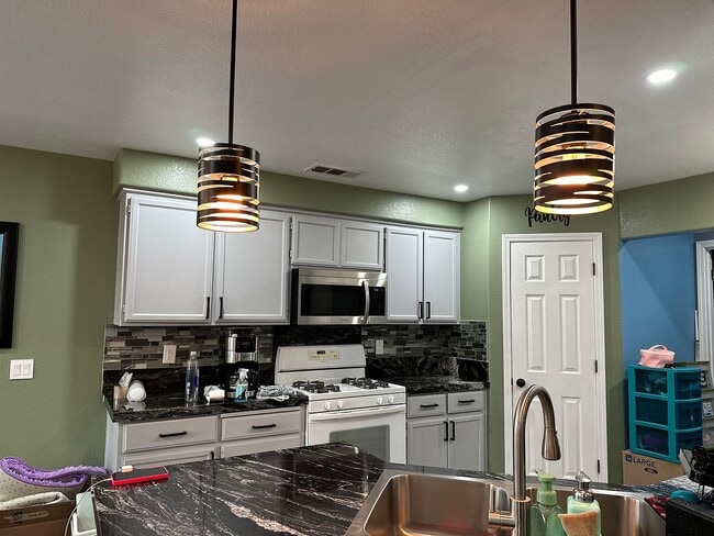 Building Photo - 749 Nighthawk Ct