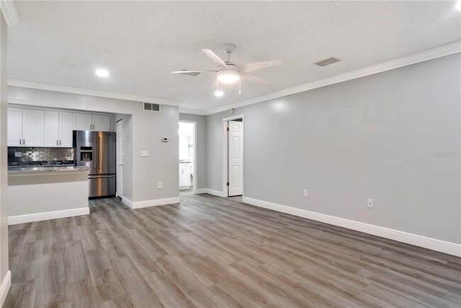 Building Photo - 1204 Pine Ridge Cir W