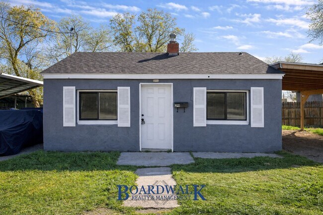 Foto del edificio - 1-Bedroom Home with Fenced Yard with fenced yard!