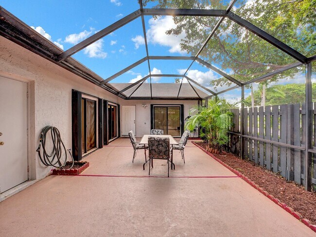 Foto del edificio - 1165 Summit Trail Cir