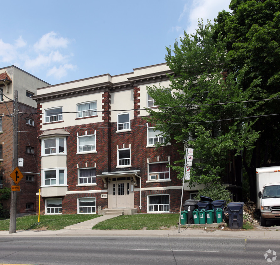 Building Photo - 1595 Bathurst St