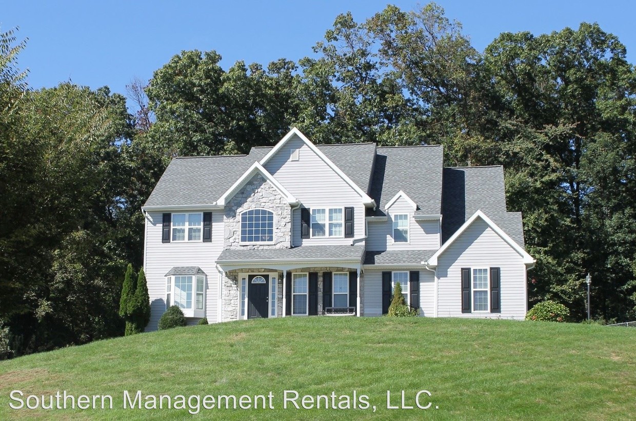 Primary Photo - 5 br, 2.5 bath House - 120 Woodland Drive