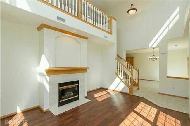 Building Photo - 3923 NE Gardenia Ln