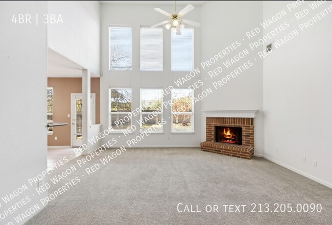 Building Photo - 2635 Lakehills St