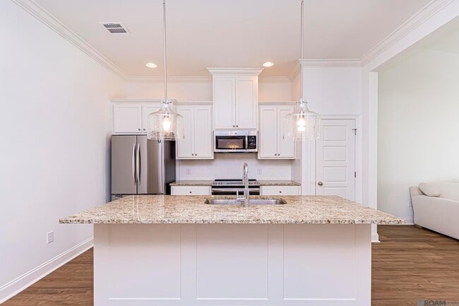 Foto del edificio - 8120 Stonelake Cir Ave E