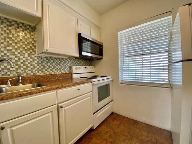 Building Photo - 420 NE 82nd St