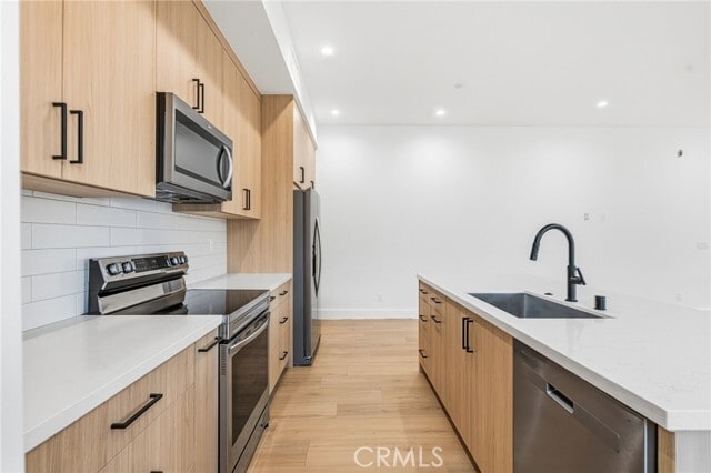 Building Photo - 6554 Balboa Blvd