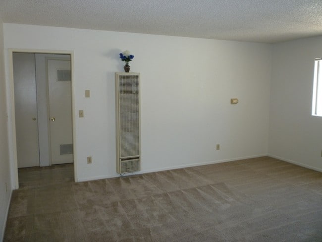 Building Photo - 1554 W 208th St