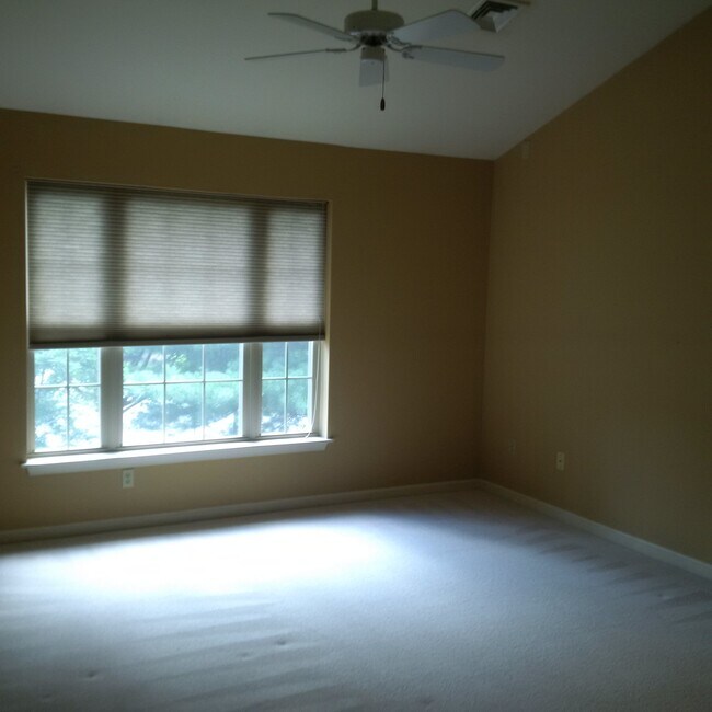Master Bedroom - 29 Sterling Ct