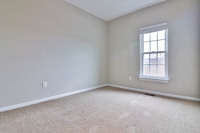 Building Photo - 507 Falcon Park Ln