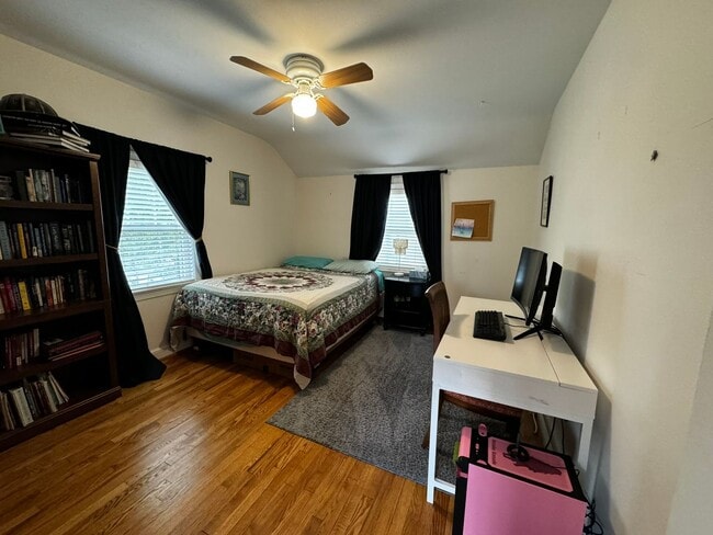 Building Photo - 3br 2.5ba home in Sycamore Gardens, N Arli...