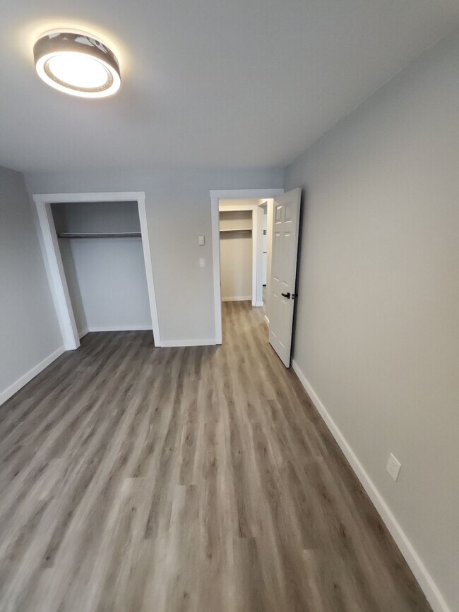 Building Photo - 30 Parkwood Dr