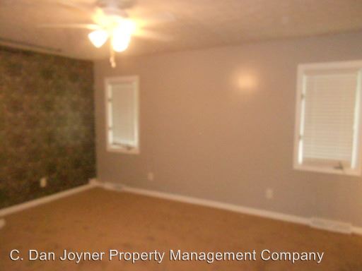 Building Photo - 1 Pebble Creek Ct