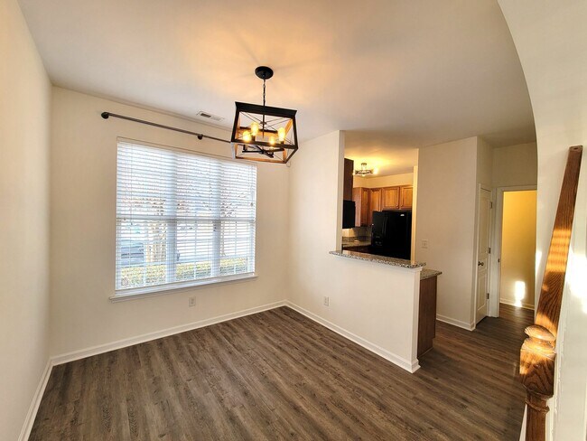 Foto del edificio - End Unit Townhome in Callonwood, Matthews! Near I-485 ***First month free with a 13-month lease***