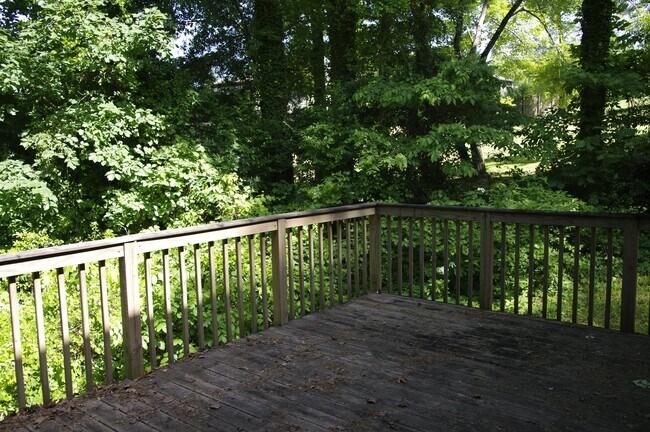 Foto del edificio - 813 Linbard Ln