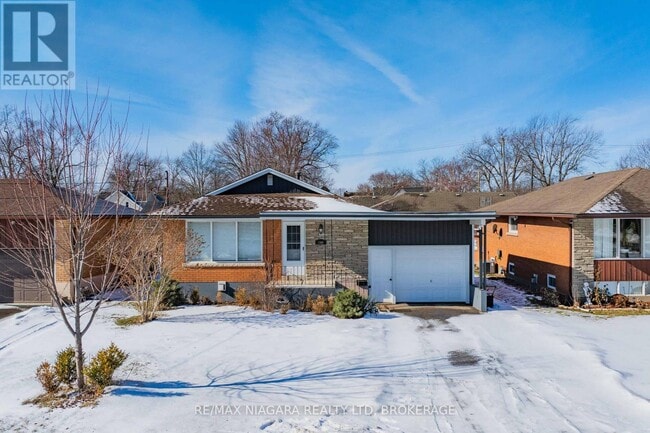 Building Photo - 144 Elm St