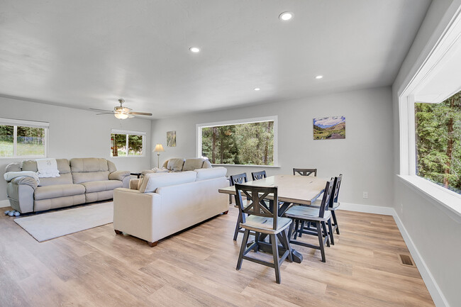 Foto del edificio - 2182 Silver Valley Rd