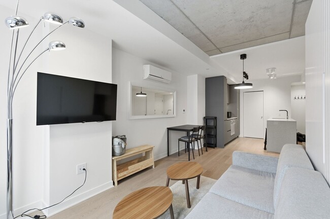 Building Photo - 360 Rue Mayor