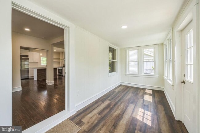 Building Photo - 725 Belmont Ave