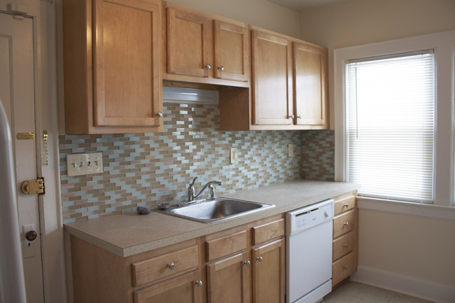 Kitchen - 212 Hubbell Ave