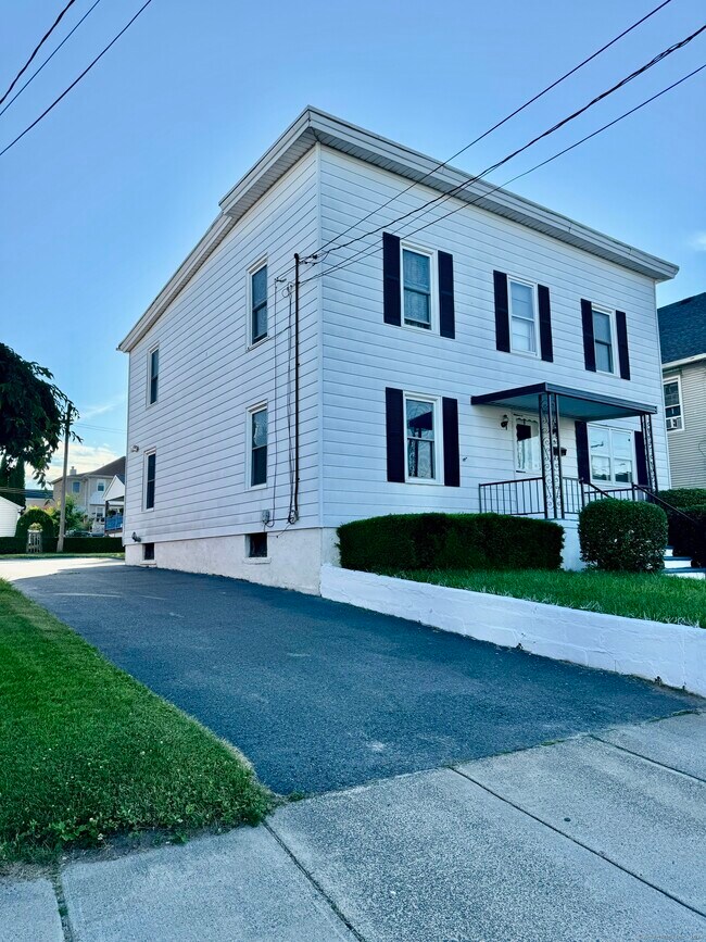 Foto del edificio - 704 Highland Ave