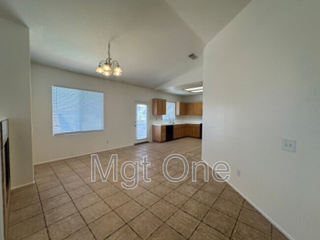 Foto del edificio - 3117 Windhaven Way