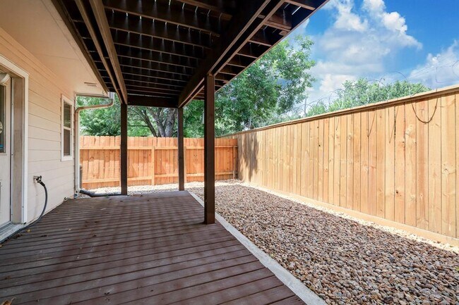 Building Photo - 3403 Skyline Village Dr