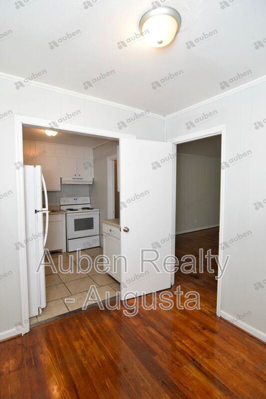 Building Photo - 2421 Oak Ridge St