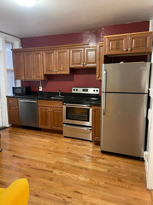 Primary Photo - 161 Endicott St