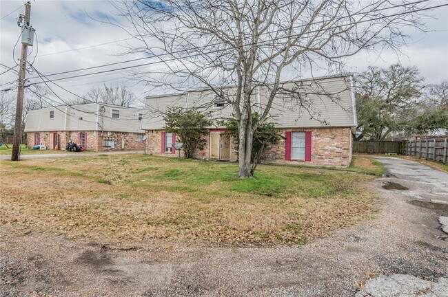 Building Photo - 523 Spring Dr