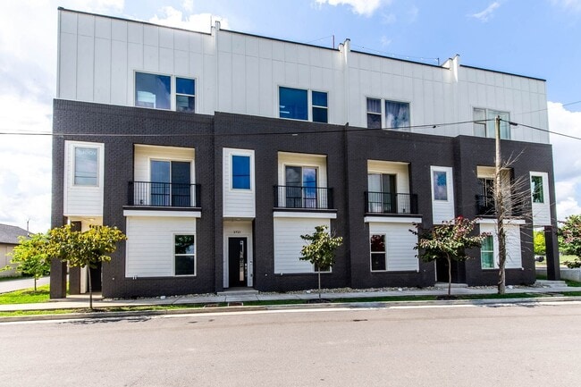 Building Photo - 2723 Alameda St