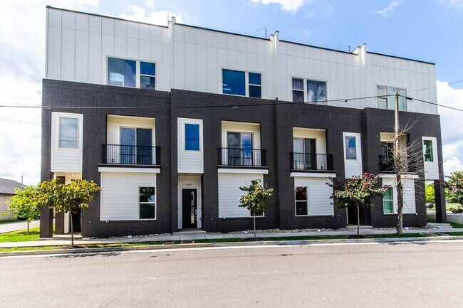 Foto del edificio - 2723 Alameda St