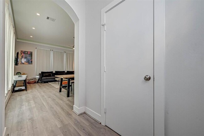 Building Photo - 6422 Wheatley St