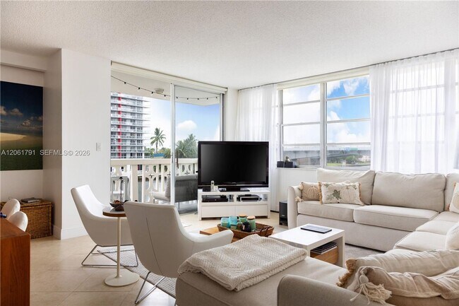 Foto del edificio - 1817 S Ocean Dr