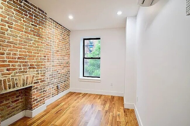 Building Photo - 588 Quincy St