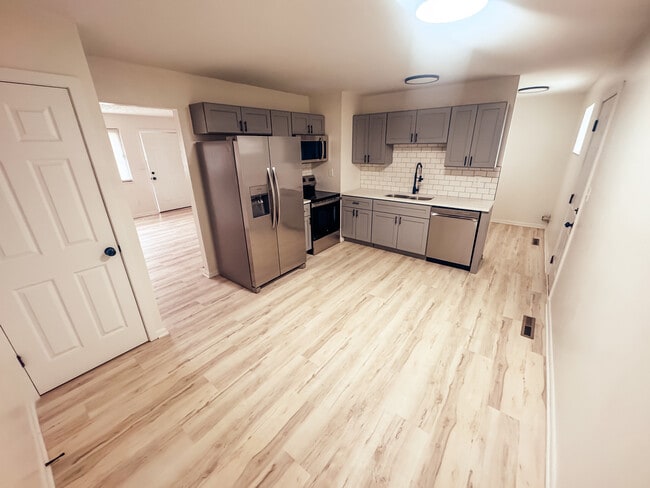 Foto del edificio - 1832 Kermit Ave