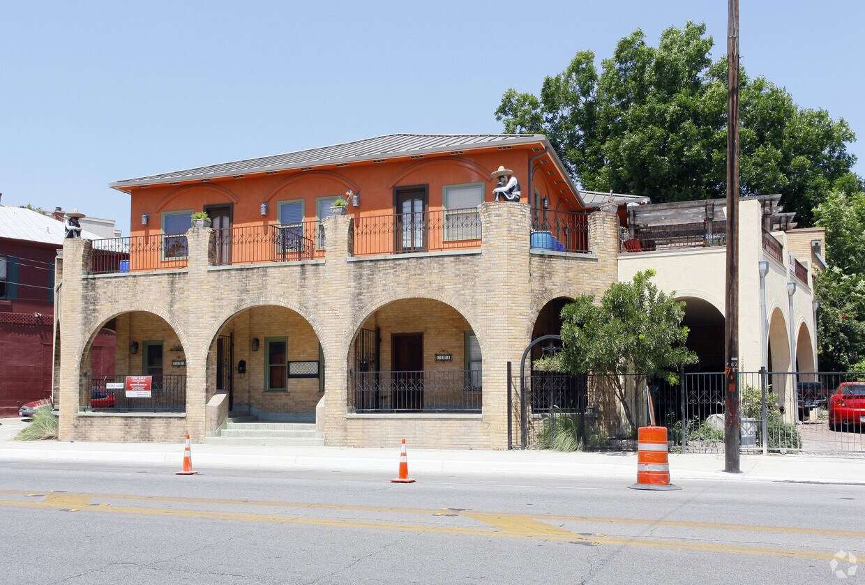 Building Photo - 604 S St Marys St