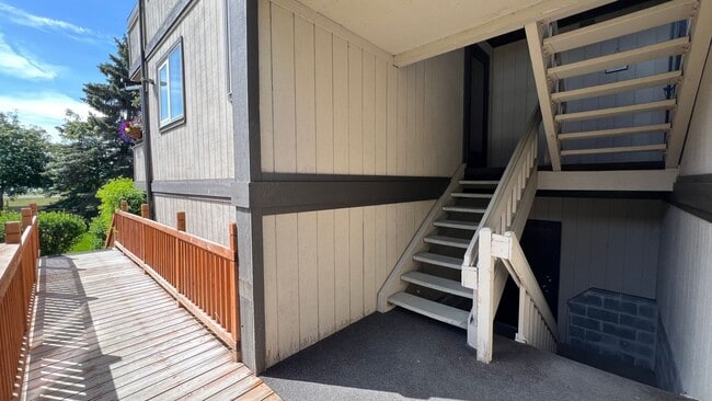 Building Photo - Lake Hood views!  (2) Bed / (2) Bath Condo...