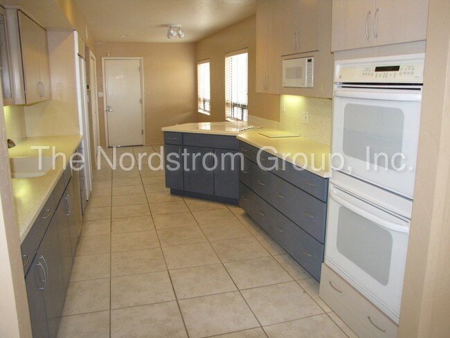 Foto del edificio - 2830 W Magee Rd