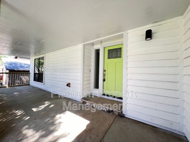 Building Photo - 1331 Buttercup Ct