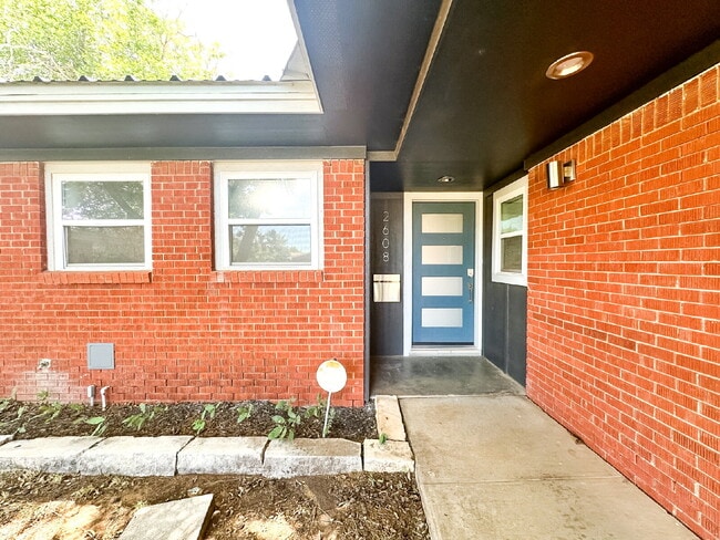 Building Photo - Located just off the Marsha Sharp Freeway!
