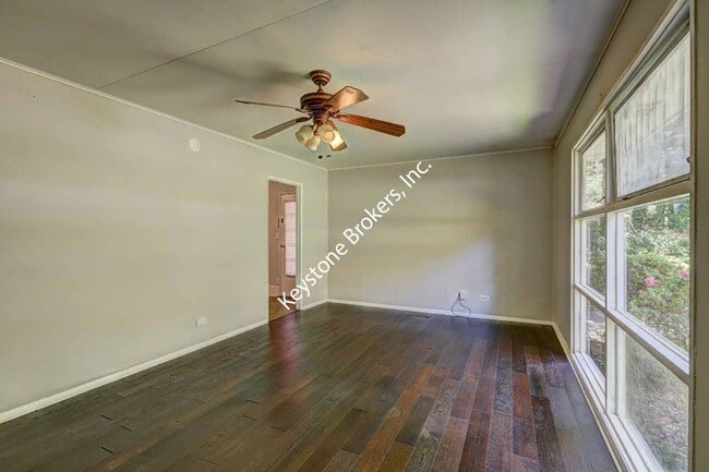 Building Photo - 604 Hale Ave