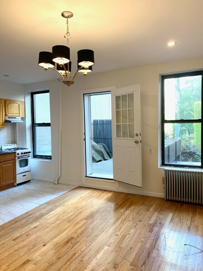 Building Photo - 2 Bedroom + Office/Guest Room
