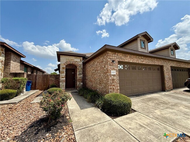 Foto del edificio - 685 Creekside Cir