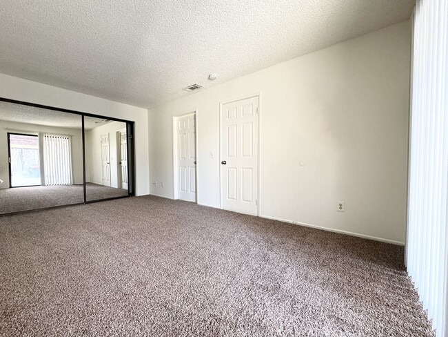Building Photo - AVAILABLE NOW!!! 2 Bedroom / 2 Bath Apartment in Cathedral City!